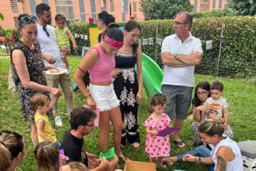 Un momento della festa di fine anno scolastico all'asilo nido